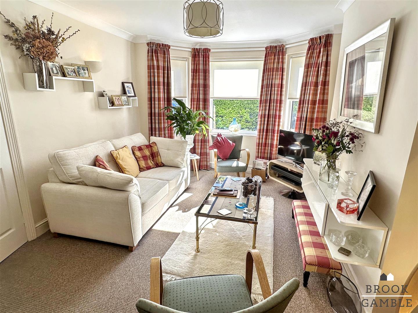 2 Bedroom House. Bourne Street in Eastbourne,  3